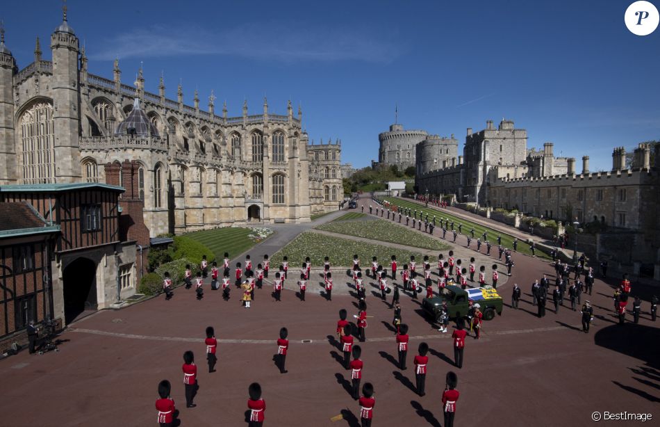 Le prince Charles, prince de Galles, la princesse Anne, le prince Andrew, duc d'York, le prince William, duc de Cambridge, David Armstrong-Jones, comte de Snowdon, Peter Phillips, la princesse Anne, le prince Edward, comte de Wessex, le prince Harry, duc de Sussex, Sir Timothy Laurence - Arrivées aux funérailles du prince Philip, duc d'Edimbourg à la chapelle Saint-Georges du château de Windsor, le 17 avril 2021.