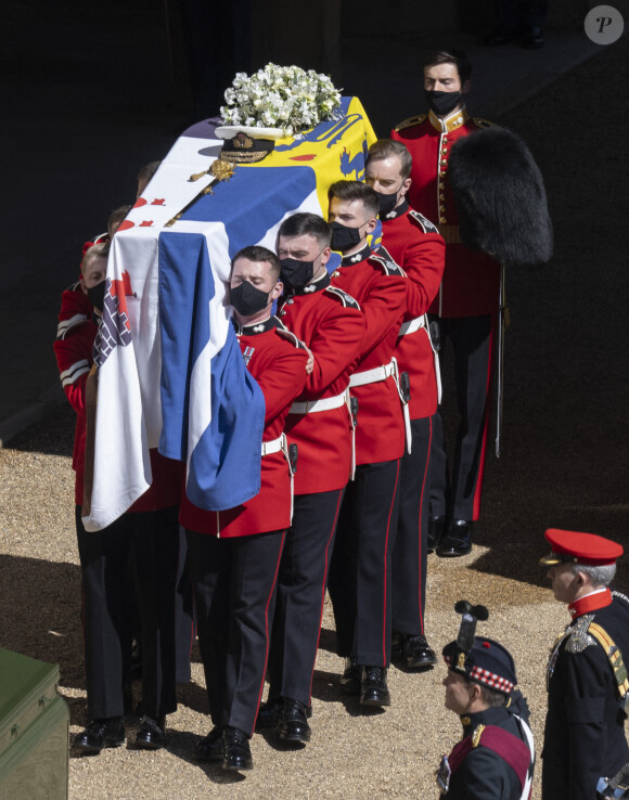 Cercueil du défunt - Arrivées aux funérailles du prince Philip, duc d'Edimbourg à la chapelle Saint-Georges du château de Windsor, le 17 avril 2021.