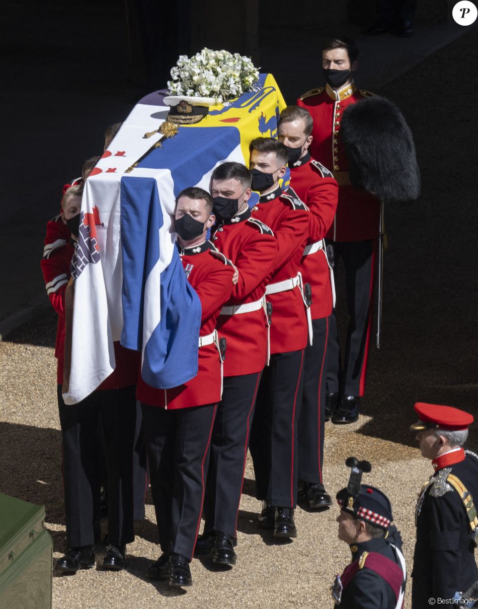 Cercueil du défunt - Arrivées aux funérailles du prince Philip, duc d'Edimbourg à la chapelle Saint-Georges du château de Windsor, le 17 avril 2021.