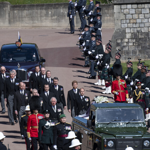 Le prince Charles, prince de Galles, la princesse Anne, le prince Andrew, duc d'York, le prince William, duc de Cambridge, David Armstrong-Jones, comte de Snowdon, Peter Phillips, la princesse Anne, le prince Edward, comte de Wessex, le prince Harry, duc de Sussex, Sir Timothy Laurence - Arrivées aux funérailles du prince Philip, duc d'Edimbourg à la chapelle Saint-Georges du château de Windsor, le 17 avril 2021.