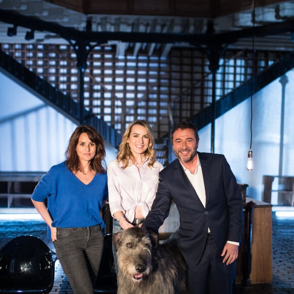 Exclusif - Faustine Bollaert lors de l'enregistrement de l'émission "Animaux Stars" présentée par Bernard Montiel en présence de Laetitia Barlerin qui sera diffusée le 8 mai 2021 à 17h30 sur la chaine Animaux, à Paris, France, le 15 avril 2021. © Tiziano Da Silva/Bestimage