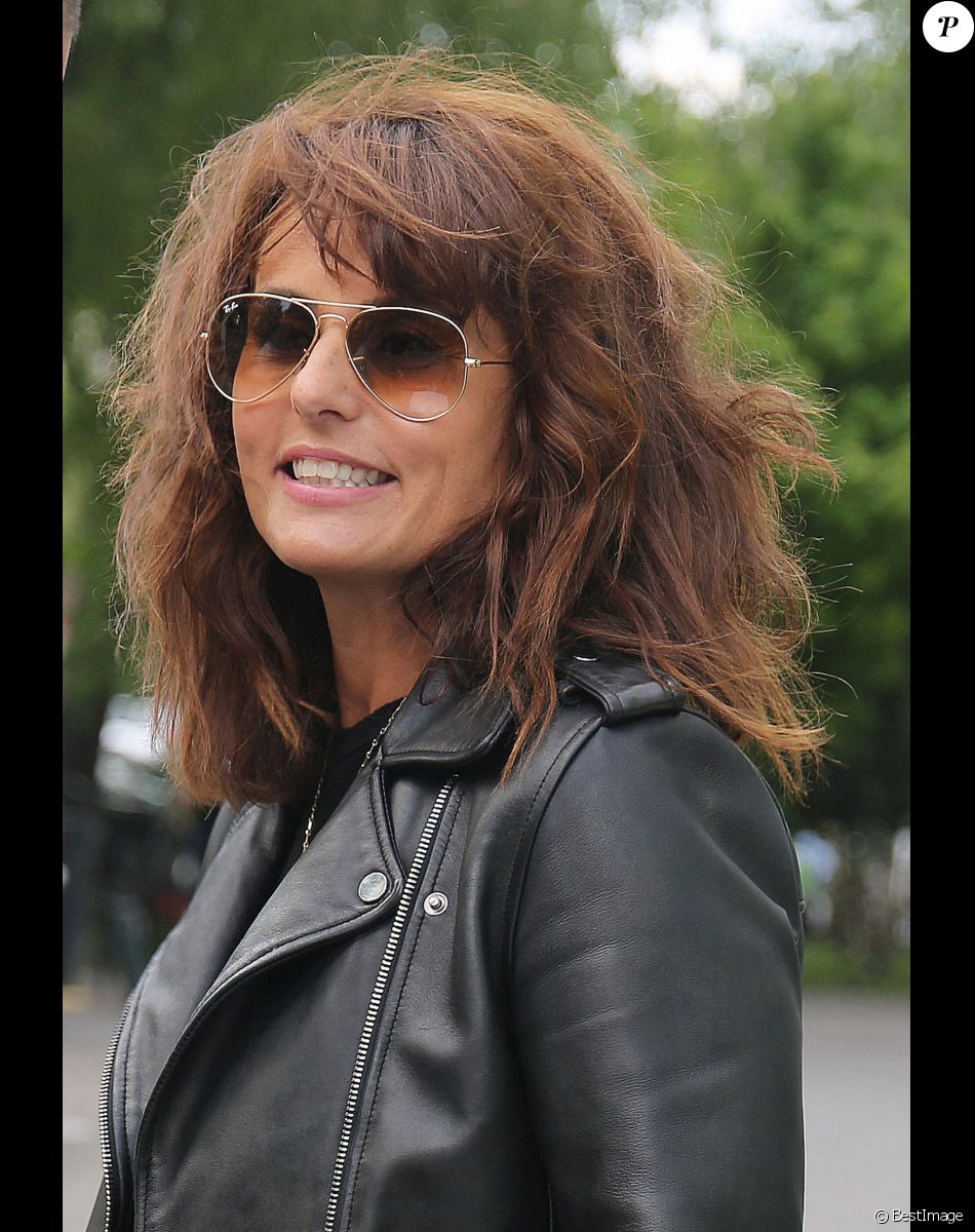 Exclusif - Faustine Bollaert quitte les studios Radio France à Paris. Le 3 mai 2021