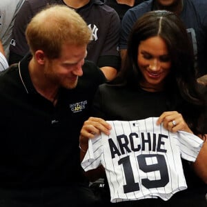 Le prince Harry, duc de Sussex, et Meghan Markle, duchesse de Sussex vont saluer les équipes de baseball "Boston Red Sox" et "New York Yankees" dans leurs vestiaires dans le cadre des Invictus Games 2019 au London Stadium. Londres, le 29 juin 2019.