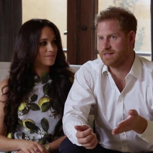 Le prince Harry et Meghan Markle (Robe Oscar de la Renta), duc et duchesse de Sussex, font leur première apparition en podcast sur Spotify depuis l'annonce de la deuxième grossesse de Meghan