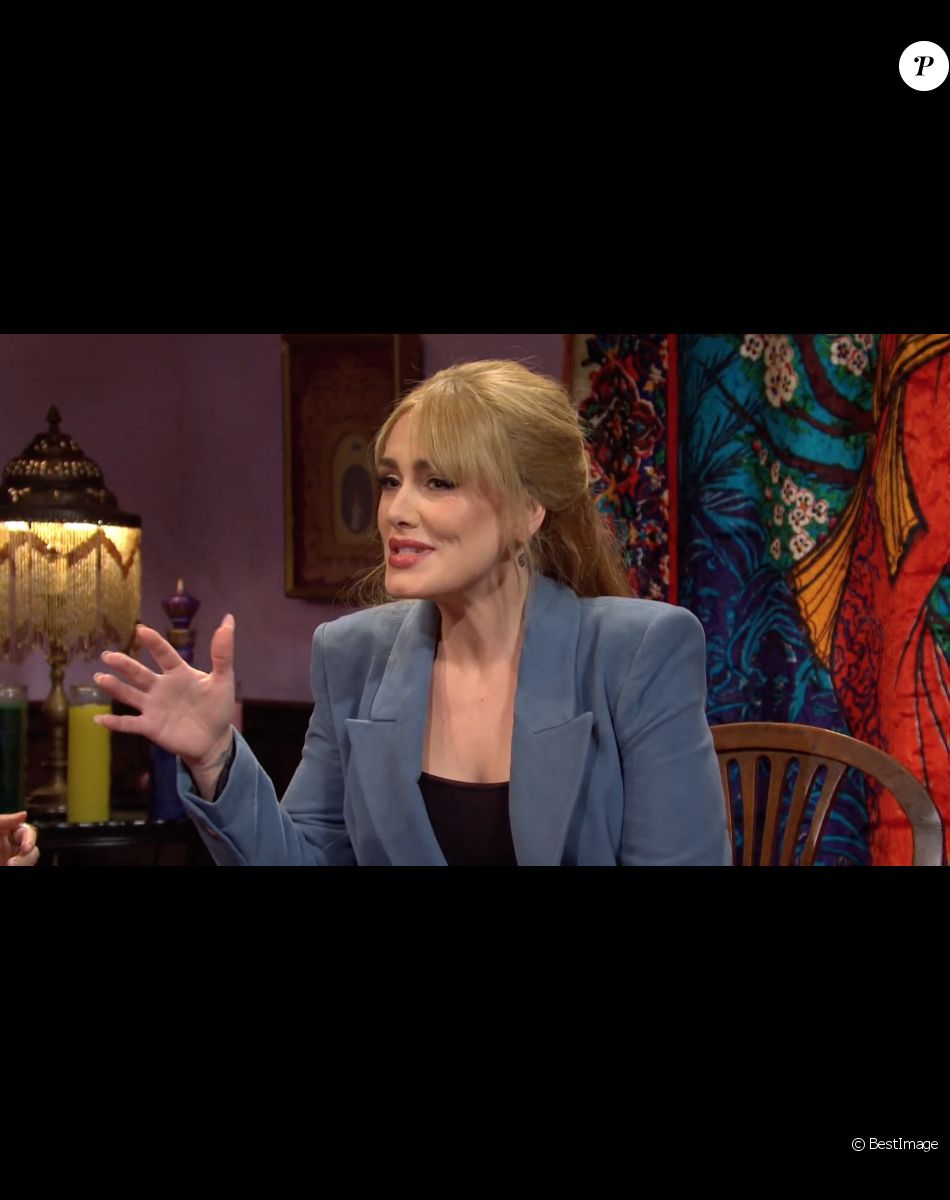 La chanteuse Adele revient sur l'émission Saturday Night Live 12 ans après son premier passage, octobre 2020.