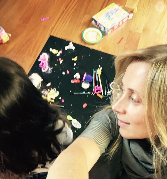 Lara Fabian et sa fille Lou, sur Facebook, décembre 2015