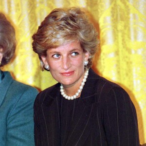 La princesse Diana à Washington. Elle porte sa fameuse montre Cartier. 