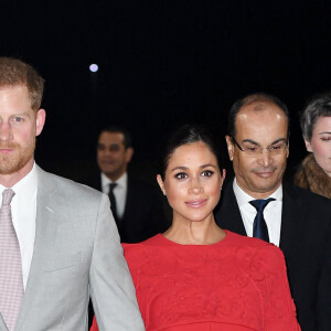 Le prince Harry, duc de Sussex, et Meghan Markle, duchesse de Sussex, enceinte, arrivent à l'aéroport de Casablanca dans le cadre de leur voyage officiel au Maroc, le 23 février 2019.