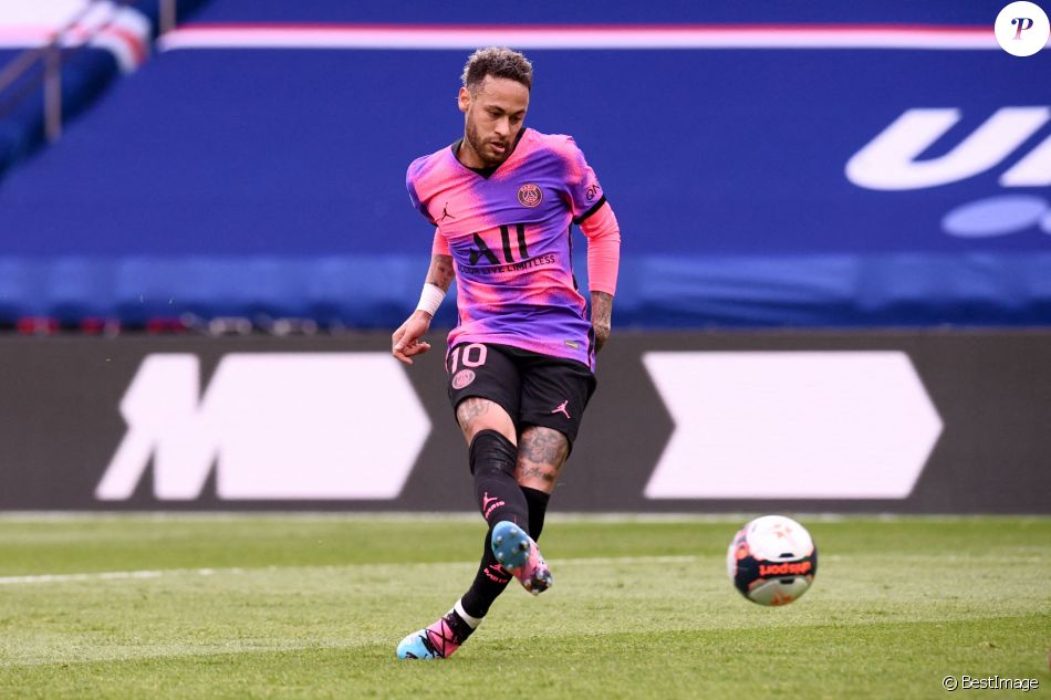 Neymar Jr lors du match Paris Saint-Germain - RC Lens au Parc des Princes. Paris, le 1 er mai 2021 © Lecoeur / FEP/ Panoramice / Bestimage