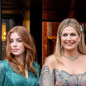 La reine Maxima, le roi Willem-Alexander des Pays-Bas et les princesses Amalia, Ariane, Alexia et Beatrix arrivent au Théâtre Royal Carré pour l'enregistrement de l'émission spéciale "Une vie pleine de musique", à l'occasion du 50 ème anniversaire de la reine. Amsterdam, le 12 mai 2021.