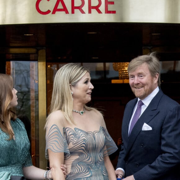 La reine Maxima, le roi Willem-Alexander des Pays-Bas et les princesses Amalia, Ariane, Alexia et Beatrix arrivent au Théâtre Royal Carré pour l'enregistrement de l'émission spéciale "Une vie pleine de musique", à l'occasion du 50 ème anniversaire de la reine. Amsterdam, le 12 mai 2021.