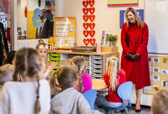 La reine Maxima des Pays-Bas visite l'école primaire chrétienne (CBS) Sabina van Egmond à Oud-Beijerland, Pays-Bas, le 18 février 2021.
