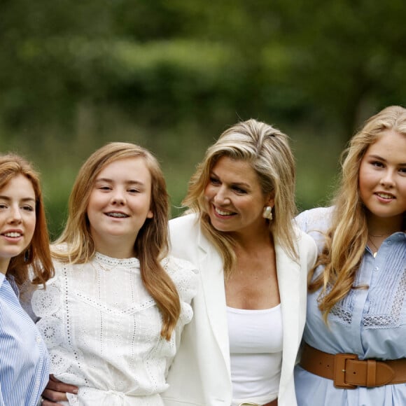 La princesse Ariane des Pays-Bas, la reine Maxima des Pays-Bas, la princesse Catharina-Amalia des Pays-Bas et la princesse Alexia des Pays-Bas aux jardins du Huis ten Bosch à La Haye le 17 juillet 2020.