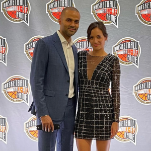 Tony Parker et Alizé Lim assistent à la cérémonie d'introduction de Tim Duncan au Basketball Hall Of Fame. Le 14 mai 2021.