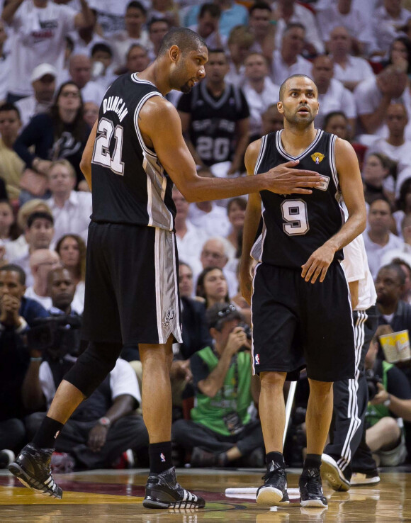 Tony Parker et Tim Duncan sous le maillot des San Antonio Spurs en 2013.