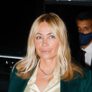 Emmanuelle Béart - Arrivées au défilé de mode prêt-à-porter printemps-été 2021 "AMI Alexandre Mattiussi" sur le Pont de Sully à Paris. Le 3 octobre 2020 © Veeren Ramsamy-Christophe Clovis / Bestimage 