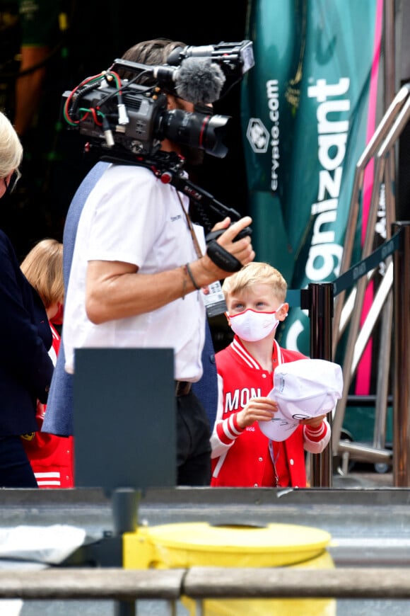 Le prince Albert II de Monaco a visité avec ses enfants, le prince héréditaire Jacques et sa soeur la princesse Gabriella, les stands avant les essais officiels du 78eme Grand Prix de F1 de Monaco le 22 mai 2021. © Bruno Bebert/Bestimage