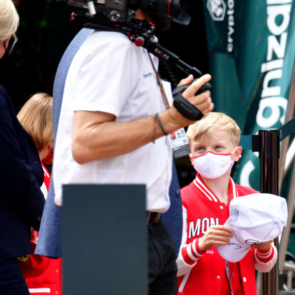 Le prince Albert II de Monaco a visité avec ses enfants, le prince héréditaire Jacques et sa soeur la princesse Gabriella, les stands avant les essais officiels du 78eme Grand Prix de F1 de Monaco le 22 mai 2021. © Bruno Bebert/Bestimage