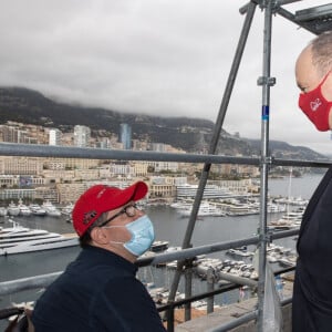 Le prince Albert II de Monaco a rendu visite à des personnes handicapées dans la tribune qui leur est réservée à l'occasion du 78ème Grand Prix de Monaco, le 22 mai 2021. © Olivier Huitel / Pool Monaco / Bestimage