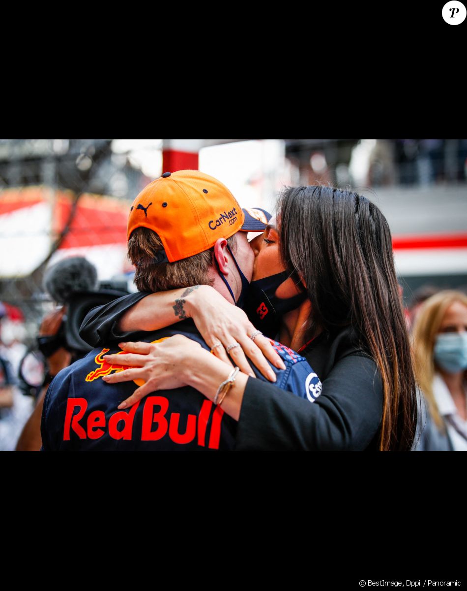 Max Verstappen Avec Sa Compagne Kelly Piquet Bisous Passionnés Pour Fêter Sa Victoire à Monaco 