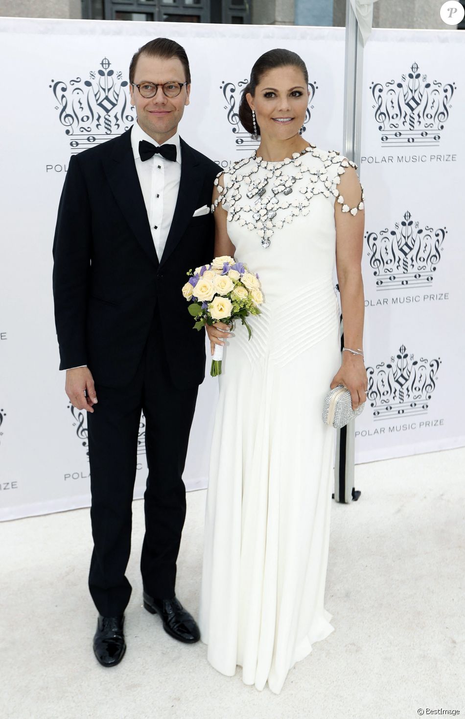 La princesse Victoria de Suède (en robe Ralph Lauren et collier H&M) et son mari le prince Daniel - La famille royale de Suède assiste à la remise de prix "Polar Music Prize 2016" au Stockholm Concert Hall le 16 juin 2016.