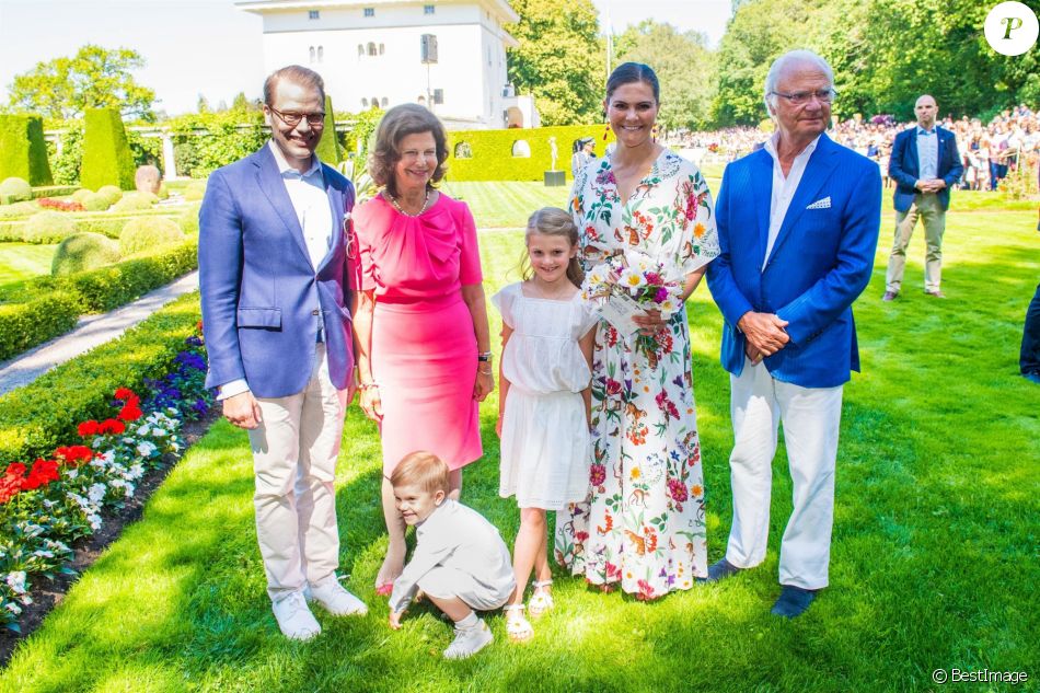 Le prince Daniel de Suède, la reine Silvia de Suède, la princesse Victoria de Suède, la princesse Estelle de Suède, le prince Oscar de Suède et le roi Carl Gustav de Suède - La famille royale de Suède célèbre l'anniversaire (42 ans) de la princesse Victoria de Suède à la Villa Solliden à Oland en Suède, le 14 juillet 2019.