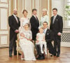 La princesse Victoria, son mari le prince Daniel, leurs enfants le prince Oscar Carl Olof et la princesse Estelle et les parrains et les marraines Oscar Magnuson, le fils Christina de Suède (soeur du roi de Suède), la princesse Madeleine de Suède, le prince Frederik de Danemark, la princesse Mette-Marit de Norvège et Hans Åström (cousin du prince Daniel) posent pour la photo officielle du baptême du prince Oscar Carl Olof de Suède, le fils de la princesse Victoria et du prince Daniel de Suède à la chapelle royale du palais royal à Stockholm, le 27 mai 2016.