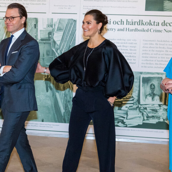 La princesse Victoria et le prince Daniel de Suède lors de l'inauguration de l'exposition "Giacometti, face à face" au Musée d'Art Moderne de Stockholm. Le 8 octobre 2020