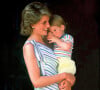 La défunte Lady Diana et son fils le prince Harry en 1986. 