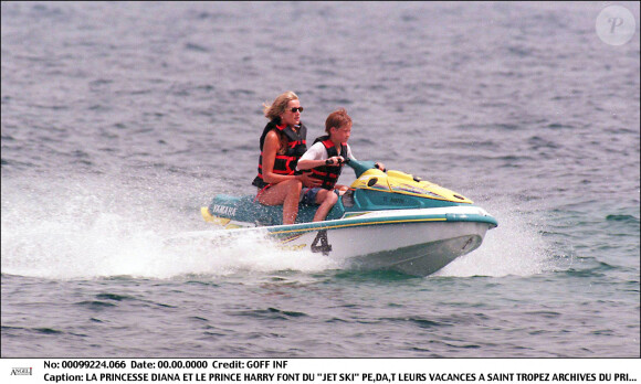 Le prince Harry et sa mère Lady Diana à Saint-Tropez en juillet 1997.