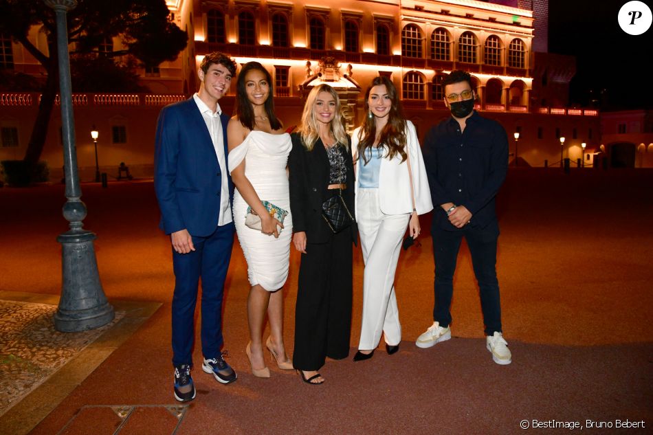 Exclusif - Nicolas Fleury, sa compagne, Vaimalama Chaves (Miss France 2019), Lou Ruat (1ère dauphine Miss France 2020) et Lara Gautier (2ème dauphine Miss France 2021), et Kev Adams - Le Grand Dîner s'est installé à Monaco pendant le 78ème Grand Prix de Formule 1 au Castel Roc, l'établissement situé en face du palais princier, le 22 mai 2021. © Bruno Bebert/Bestimage