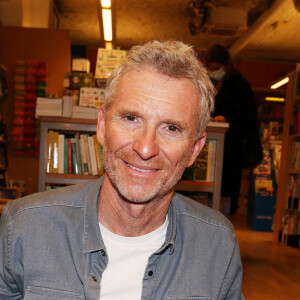 Exclusif - Denis Brogniart en dédicace de son premier roman "Un soldat exemplaire" à la librairie Lamartine à Paris. Le 6 mars 2021