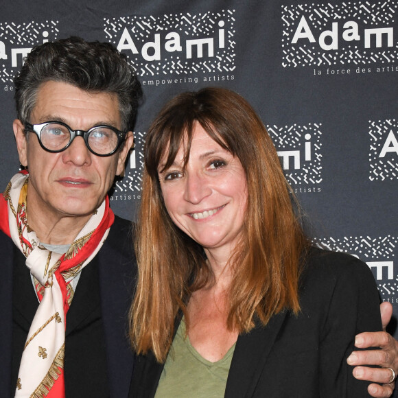 Exclusif - Marc Lavoine et Anne Bouvier (présidente du conseil d'administration de l'Adami) - Remise du prix Adami de l'artiste citoyen 2021 à Marc Lavoine. L'Adami soutient chaque année à travers le Prix de l'Artiste citoyen, les artistes qui s'impliquent et se mobilisent pour des causes qui leur sont chères. Marc Lavoine a reçu ce prix pour son engagement pour la scolarisation des enfants hospitalisés. Il a co-fondé " Mon cartable connecté " qui permet à des enfants malades de suivre leur scolarité à distance. L'Adami est heureuse de le décerner à l'artiste aux multiples facettes Marc Lavoine , qui succède à S. Le Bihan, A.Kidjo et à Z.Ziouani. Paris, le 25 mai 2021. © Coadic Guirec/Bestimage