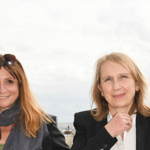 Exclusif - Marc Lavoine, Anne Bouvier (présidente du conseil d'administration de l'Adami), Carine Rolland (Adjointe à la Maire de Paris en charge de la Culture et de la ville du quart d'heure) et Bruno Boutleux (Directeur général de l'Adami) - Remise du prix Adami de l'artiste citoyen 2021 à Marc Lavoine. L'Adami soutient chaque année à travers le Prix de l'Artiste citoyen, les artistes qui s'impliquent et se mobilisent pour des causes qui leur sont chères. Marc Lavoine a reçu ce prix pour son engagement pour la scolarisation des enfants hospitalisés. Il a co-fondé " Mon cartable connecté " qui permet à des enfants malades de suivre leur scolarité à distance. L'Adami est heureuse de le décerner à l'artiste aux multiples facettes Marc Lavoine , qui succède à S. Le Bihan, A.Kidjo et à Z.Ziouani. Paris, le 25 mai 2021. © Coadic Guirec/Bestimage