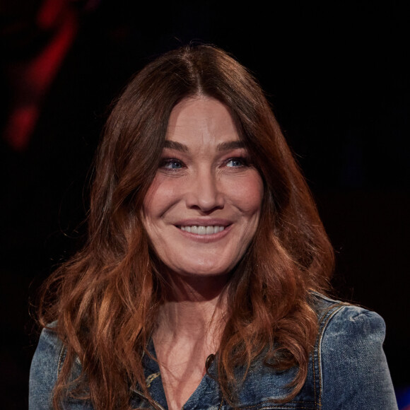 Exclusif - Carla Bruni Sarkozy - Enregistrement de l'émission "Allez viens je t'emmène...Au Music Hall" au Studio Gabriel à Paris, le 6 avril 2021. © Cyril Moreau / Bestimage