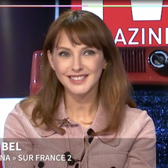 Frédérique Bel dans l'émission Buzz TV.