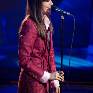 Clara Luciani - Grande soirée solidaire et festive "Secours Pop La Grande Soirée" au Cirque d'Hiver à Paris. © Tiziano Da Silva - Cyril Moreau / Bestimage