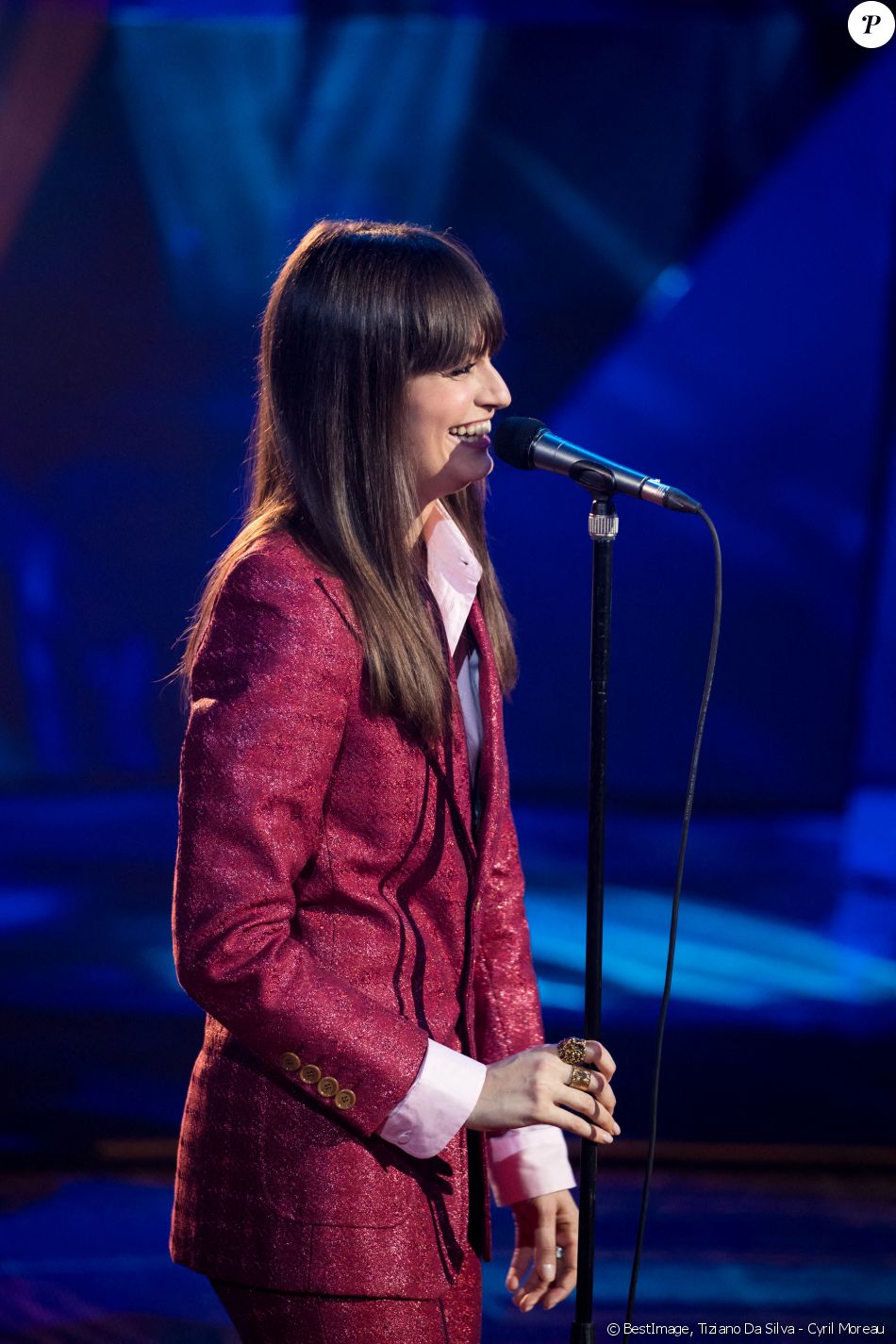 Clara Luciani - Grande soirée solidaire et festive "Secours Pop La Grande Soirée" au Cirque d'Hiver à Paris. © Tiziano Da Silva - Cyril Moreau / Bestimage