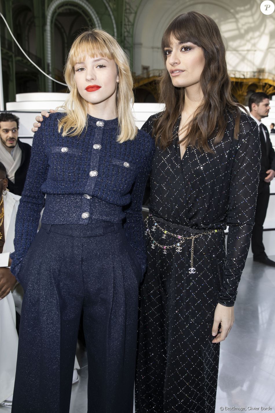Clara Luciani et Angèle - People au défilé Chanel collection prêt-à-porter Automne/Hiver 2020-2021 lors de la Fashion Week à Paris, le 3 mars 2020. © Olivier Borde/Bestimage