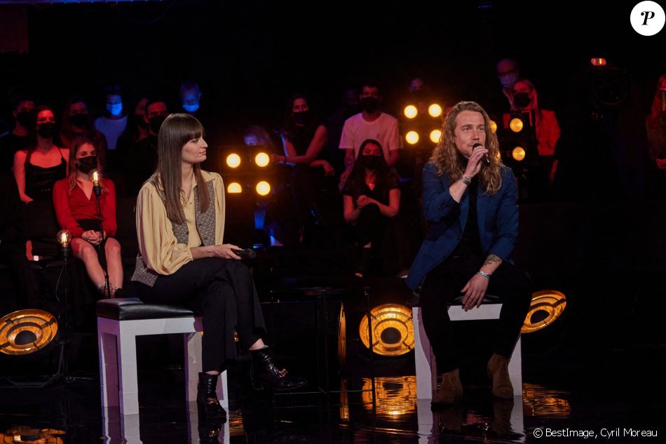 Exclusif - Clara Luciani et Julien Doré - Enregistrement de l'émission "Allez viens je t'emmène...Au Music Hall" au Studio Gabriel à Paris. Le 6 avril 2021. © Cyril Moreau / Bestimage