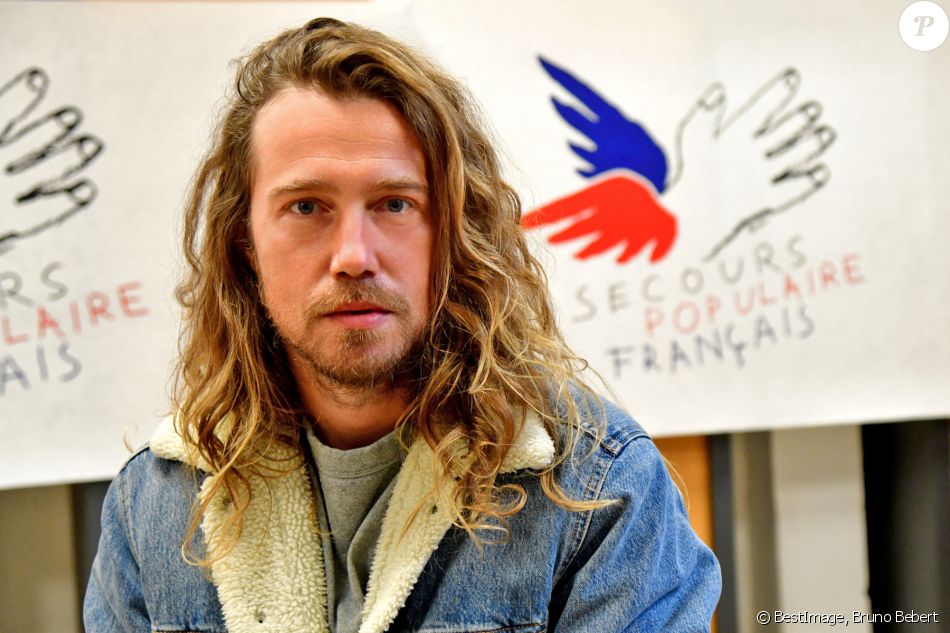 Exclusif - Julien Doré fait un point presse au siège du Secours Populaire à Nice, le 23 novembre 2020. © Bruno Bebert / Bestimage