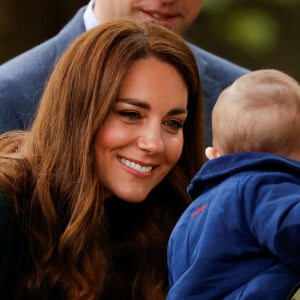 Catherine (Kate) Middleton, duchesse de Cambridge, rencontrent des enfants d'Edzell Nursery lors de leur visite au parc Starbank à Édimbourg, Ecosse, Royaume Uni, le 27 mai 2021