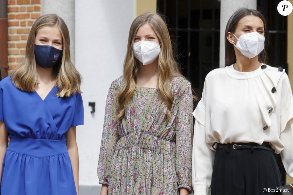 Les princesses Leonor et Sofia, la reine Letizia d'Espagne - L'infante Leonor d'Espagne lors de sa confirmation en l'église "Nuestra Señora de Aravaca Parish" à Madrid. Le 28 mai 2021