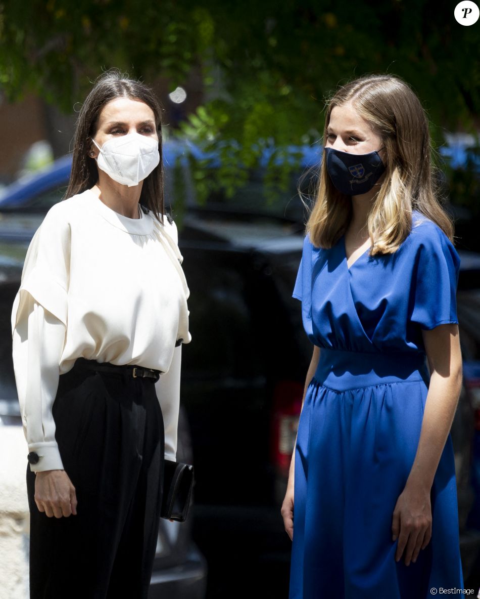 La reine Letizia d'Espagne - L'infante Leonor d'Espagne lors de sa confirmation en l'église "Nuestra Señora de Aravaca Parish" à Madrid. Le 28 mai 2021
