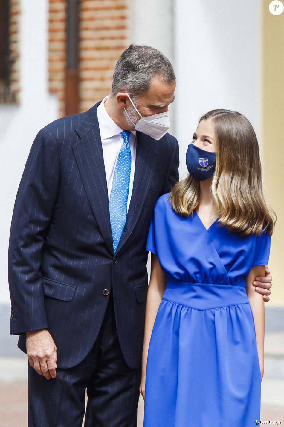 Le roi Felipe VI d'Espagne - L'infante Leonor lors de sa confirmation en l'église "Nuestra Señora de Aravaca Parish" à Madrid. Le 28 mai 2021