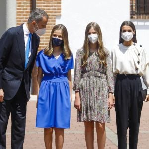 Le roi Felipe VI, la princesse Sofia et la reine Letizia d'Espagne - L'infante Leonor lors de sa confirmation en l'église "Nuestra Señora de Aravaca Parish" à Madrid.