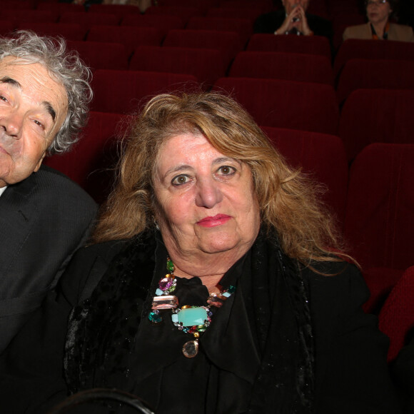 Pierre Perret et sa femme Rebecca - Représentation de la pièce de théâtre "Les Grandes Filles" au Théâtre Montparnasse à Paris, le 31 mars 2015.