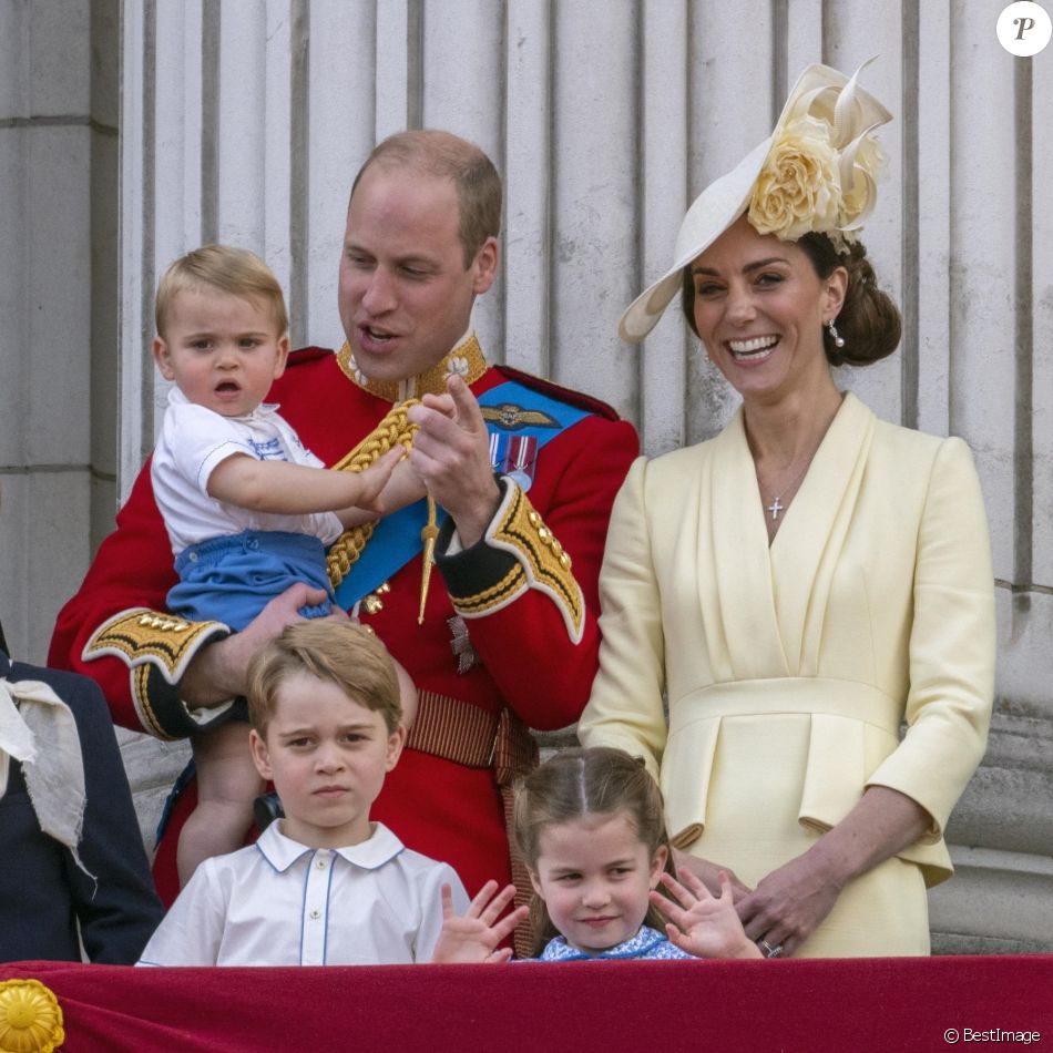 Le prince William, duc de Cambridge, et Catherine (Kate) Middleton, duchesse de Cambridge, le prince George de Cambridge la princesse Charlotte de Cambridge, le prince Louis de Cambridge - La famille royale au balcon du palais de Buckingham lors de la parade Trooping the Colour 2019, célébrant le 93ème anniversaire de la reine Elisabeth II, Londres, le 8 juin 2019.
