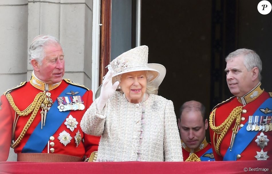 Le prince William, duc de Cambridge, le prince Charles, prince de Galles, la reine Elisabeth II d'Angleterre, le prince Andrew, duc d'York - La famille royale au balcon du palais de Buckingham lors de la parade Trooping the Colour, célébrant le 93ème anniversaire de la reine Elisabeth II, Londres.