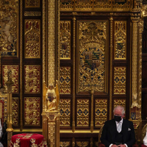 La reine Elisabeth II d'Angleterre, le prince Charles, prince de Galles, et Camilla Parker Bowles, duchesse de Cornouailles - La reine d'Angleterre va prononcer son discours d'ouverture de la session parlementaire à la Chambre des lords au palais de Westminster à Londres, Royaume Uni, le 11 mai 2021.
